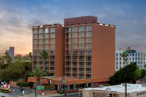 Enhance your holiday experience by booking the best Phoenix hotel